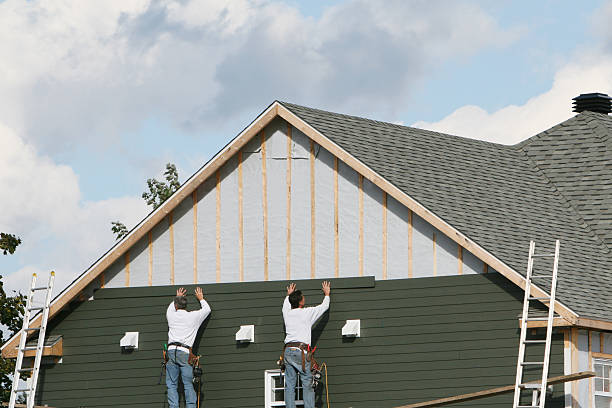 Professional Siding technician working in Harwood, MD